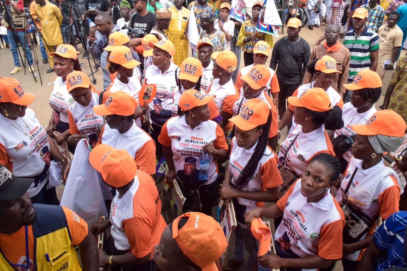 Tony Ojeshina addressing supporters at a campaign event